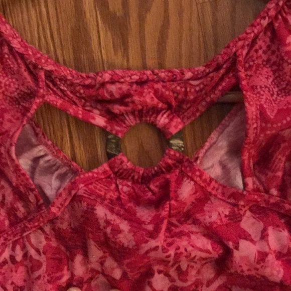 Pink Shiite with cute back detail - Picture 2 of 2